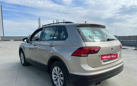 Volkswagen Tiguan II, 2018 год, 2 220 000 рублей, 6 фотография