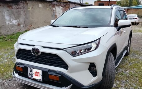 Toyota RAV4, 2019 год, 3 699 000 рублей, 4 фотография