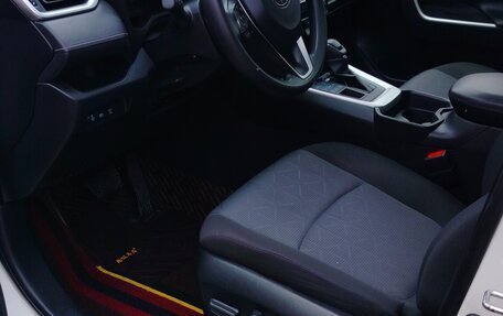 Toyota RAV4, 2019 год, 3 699 000 рублей, 16 фотография