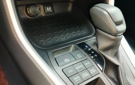 Toyota RAV4, 2019 год, 3 699 000 рублей, 18 фотография