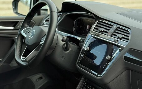 Volkswagen Tiguan II, 2021 год, 3 850 000 рублей, 26 фотография
