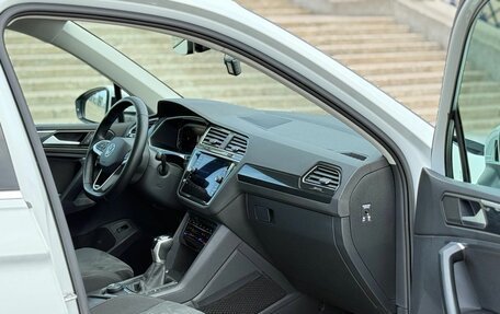 Volkswagen Tiguan II, 2021 год, 3 850 000 рублей, 28 фотография