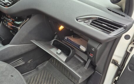 Peugeot 208 II, 2013 год, 550 000 рублей, 31 фотография