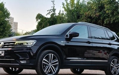 Volkswagen Tiguan II, 2020 год, 3 000 000 рублей, 1 фотография