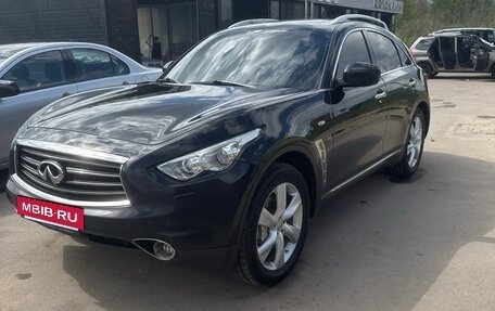 Infiniti QX70, 2013 год, 2 100 000 рублей, 2 фотография