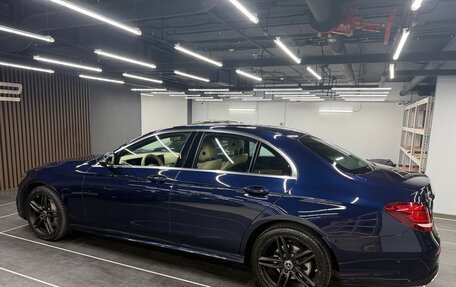 Mercedes-Benz E-Класс, 2019 год, 3 900 000 рублей, 4 фотография
