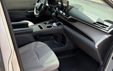 Toyota Sienna, 2021 год, 3 450 000 рублей, 6 фотография