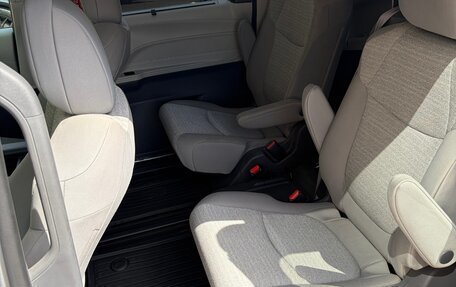 Toyota Sienna, 2021 год, 3 450 000 рублей, 9 фотография