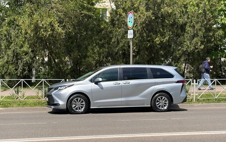 Toyota Sienna, 2021 год, 3 450 000 рублей, 15 фотография