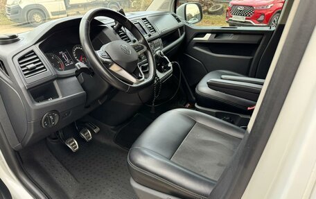 Volkswagen Caravelle T6 рестайлинг, 2018 год, 3 150 000 рублей, 8 фотография