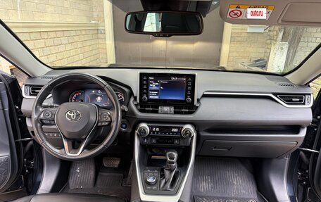 Toyota RAV4, 2021 год, 3 770 000 рублей, 10 фотография