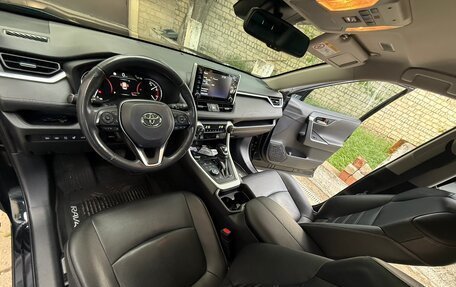 Toyota RAV4, 2021 год, 3 770 000 рублей, 9 фотография