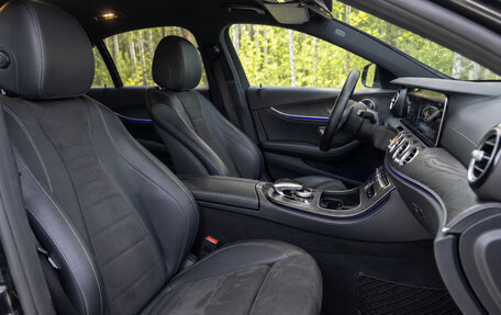 Mercedes-Benz E-Класс, 2019 год, 2 400 000 рублей, 4 фотография