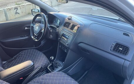 Volkswagen Polo VI (EU Market), 2015 год, 800 000 рублей, 3 фотография