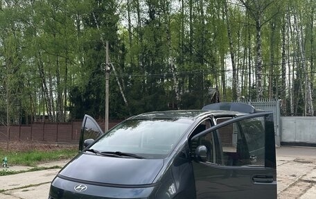 Hyundai Staria, 2021 год, 3 700 000 рублей, 2 фотография