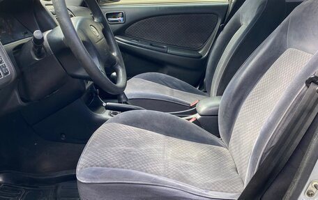Toyota Avensis III рестайлинг, 2002 год, 399 000 рублей, 14 фотография