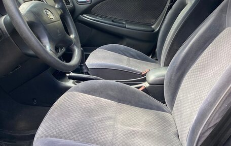 Toyota Avensis III рестайлинг, 2002 год, 399 000 рублей, 18 фотография