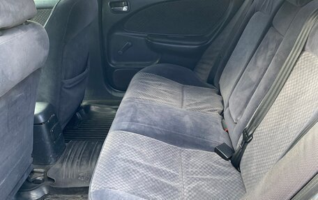 Toyota Avensis III рестайлинг, 2002 год, 399 000 рублей, 20 фотография