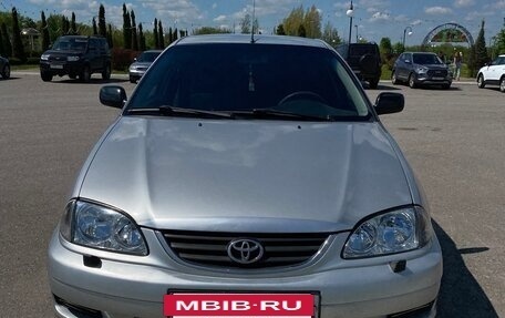Toyota Avensis III рестайлинг, 2002 год, 399 000 рублей, 3 фотография