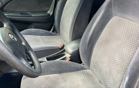 Toyota Avensis III рестайлинг, 2002 год, 399 000 рублей, 19 фотография