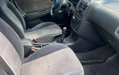 Toyota Avensis III рестайлинг, 2002 год, 399 000 рублей, 22 фотография