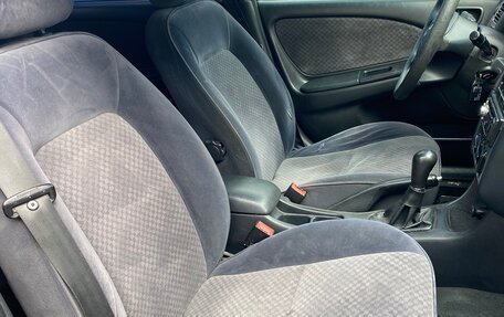 Toyota Avensis III рестайлинг, 2002 год, 399 000 рублей, 24 фотография