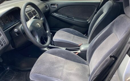 Toyota Avensis III рестайлинг, 2002 год, 399 000 рублей, 17 фотография