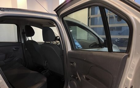 Renault Logan II, 2018 год, 875 000 рублей, 17 фотография