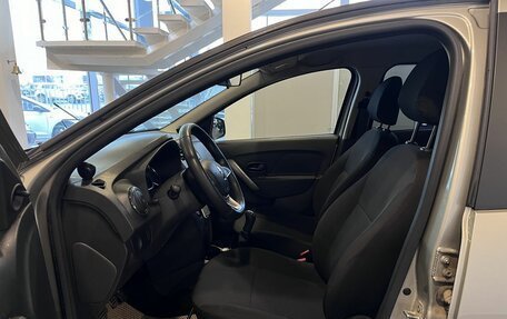 Renault Logan II, 2018 год, 875 000 рублей, 16 фотография