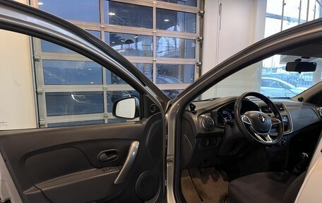 Renault Logan II, 2018 год, 875 000 рублей, 21 фотография