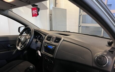 Renault Logan II, 2018 год, 875 000 рублей, 12 фотография
