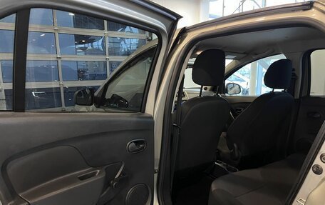 Renault Logan II, 2018 год, 875 000 рублей, 25 фотография
