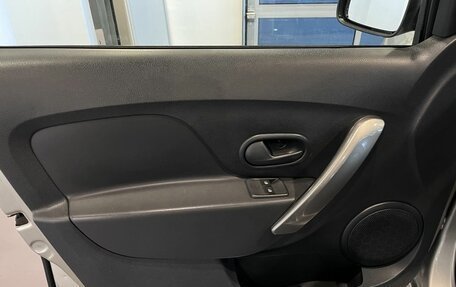 Renault Logan II, 2018 год, 875 000 рублей, 22 фотография