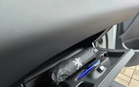 Peugeot 308 II, 2011 год, 740 000 рублей, 31 фотография