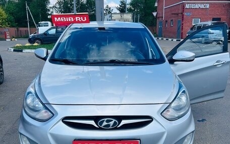 Hyundai Solaris II рестайлинг, 2013 год, 870 000 рублей, 1 фотография
