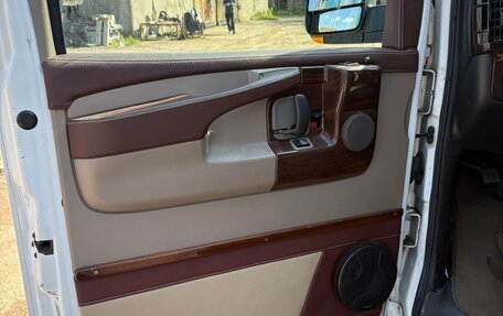 GMC Savana I, 2013 год, 2 100 000 рублей, 8 фотография