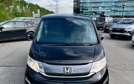 Honda Stepwgn IV, 2017 год, 1 800 000 рублей, 3 фотография