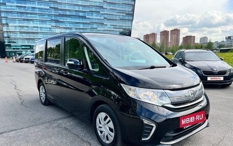 Honda Stepwgn IV, 2017 год, 1 800 000 рублей, 2 фотография