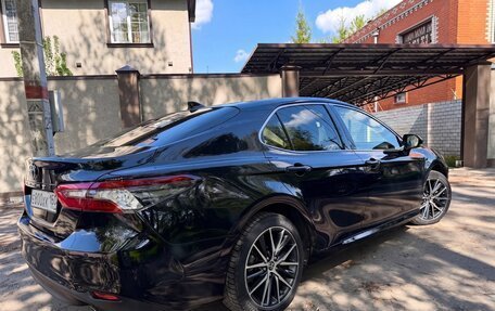 Toyota Camry, 2022 год, 3 900 000 рублей, 2 фотография
