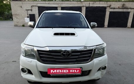 Toyota Hilux VII, 2014 год, 2 400 000 рублей, 2 фотография
