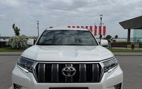 Toyota Land Cruiser Prado 150 рестайлинг 2, 2018 год, 7 800 000 рублей, 2 фотография