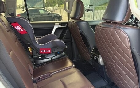 Toyota Land Cruiser Prado 150 рестайлинг 2, 2018 год, 7 800 000 рублей, 12 фотография