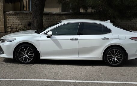 Toyota Camry, 2018 год, 2 340 000 рублей, 4 фотография