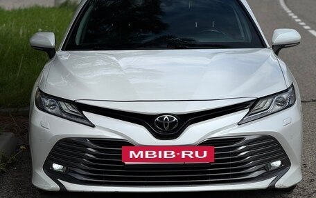 Toyota Camry, 2018 год, 2 340 000 рублей, 2 фотография