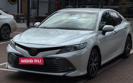 Toyota Camry, 2018 год, 2 340 000 рублей, 8 фотография