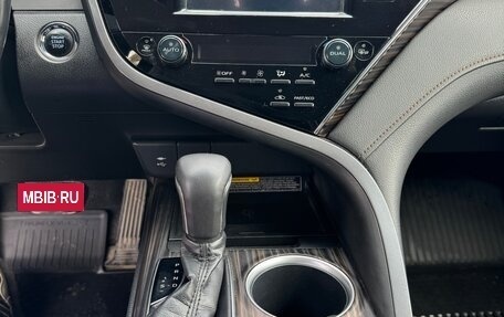 Toyota Camry, 2018 год, 2 340 000 рублей, 16 фотография