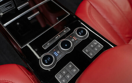 Land Rover Range Rover IV рестайлинг, 2015 год, 3 990 000 рублей, 19 фотография