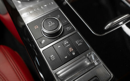 Land Rover Range Rover IV рестайлинг, 2015 год, 3 990 000 рублей, 31 фотография