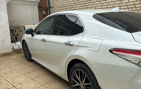 Toyota Camry, 2021 год, 3 300 000 рублей, 4 фотография