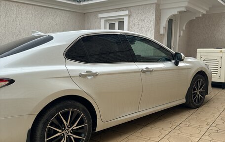 Toyota Camry, 2021 год, 3 300 000 рублей, 3 фотография